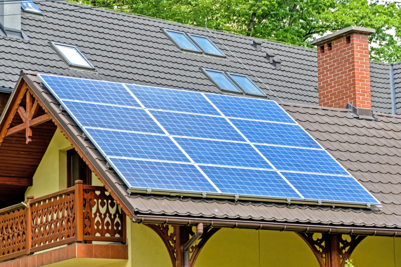 chauffagiste-LE VAL-min_solar-panels-1477987